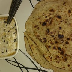 A picture of Tandoori raita with lachha parantha.