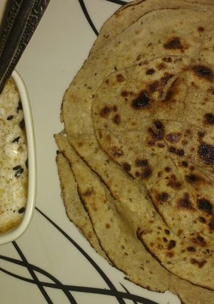 A picture of Tandoori raita with lachha parantha.