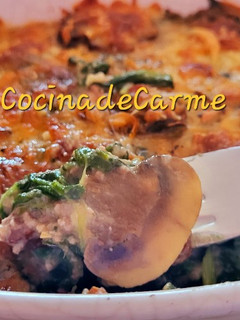 Una foto de Gratinado de espinacas, carne y champiñones