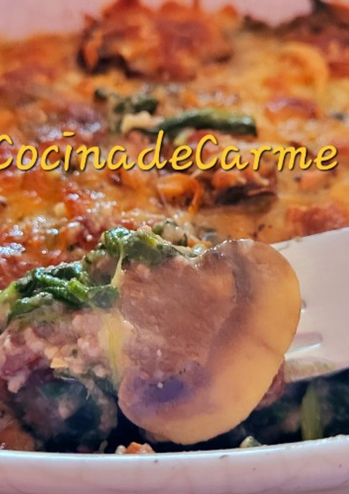 Una foto de Gratinado de espinacas, carne y champiñones