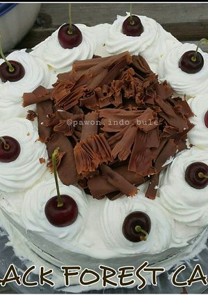 A picture of Black Forest Cake.
