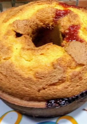 Foto de Bolo de fubá com suco de laranja e goiabada