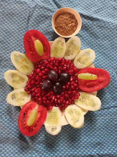 ફ્રુટ અને વેજ સલાડ (Fruit Veg Salad Recipe In Gujarati) રેસીપી મુખ્ય ફોટો