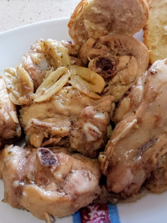 Una foto de Mi pollo al ajillo