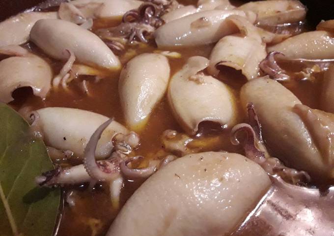 Calamares encebollados Receta de lacocinarojadecris.blogspot.com- Cookpad