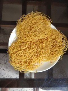 ઝીણી સેવ(jini sev recipe in gujarati) રેસીપી મુખ્ય ફોટો