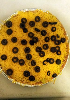 A picture of 7 layer taco dip.