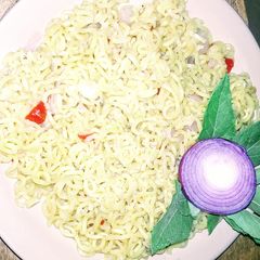 Fried noodles with egg A picture of Fried noodles with egg.