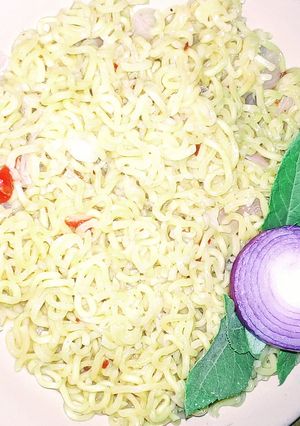 A picture of Fried noodles with egg.