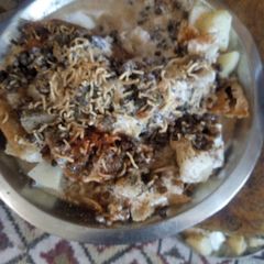 A picture of Dahi papdi.