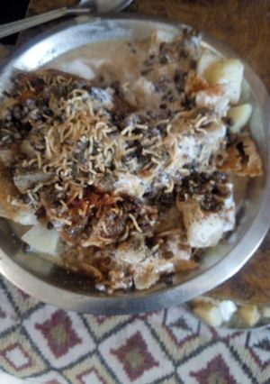 A picture of Dahi papdi.