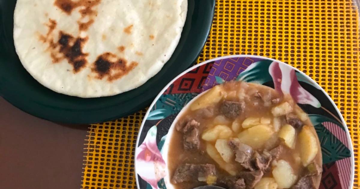 Arepa Ocañera con carne sudada y papas Receta de Agripina picó Cookpad