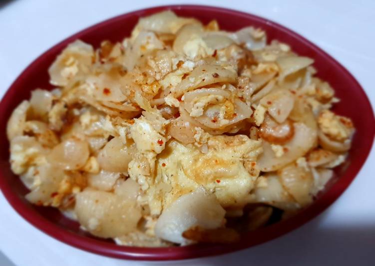 Tumis Makaroni Telur Pedas