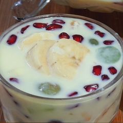 A picture of Fruit Custard.