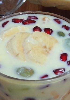 A picture of Fruit Custard.
