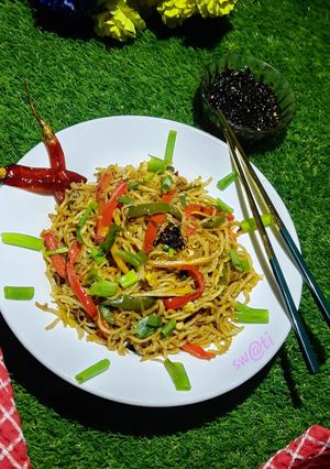 চিলি গার্লিক নুডলস (Chilli garlic noodles recipe in bengali) রেসিপির প্রধান ছবি