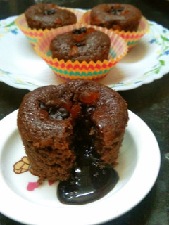 आटा चोको लावा केक (Atta choco lava cake recipe in Hindi) रेसिपी मुख्य फोटो