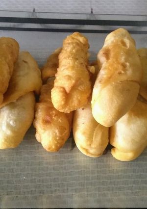 Una foto de Tequeños de queso y aceitunas👩🏼‍🍳
