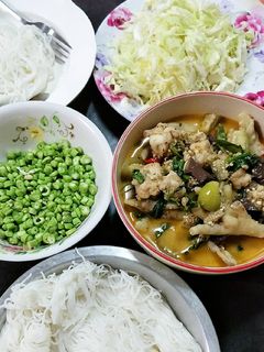 รูปของ ขนมจีนแกงไก่(แถมตีนไก่)