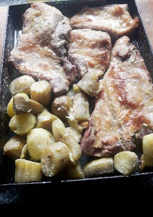 Una foto de Matambre de cerdo con batatas al horno