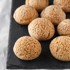 A picture of Craquelin Cream Puff [Mascarpone Filling].