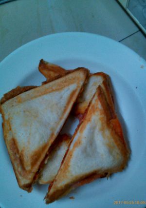 A picture of Beef ham sandwitch.