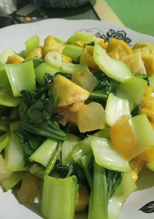 Foto resep Tumis pokcoy tahu kikil