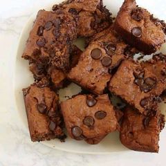 A picture of Peppermint Broad Bean blondie brownies.