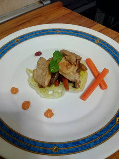 Una foto de Wok de pollo y verduras
