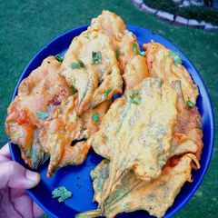 A picture of Palak (spinich) pakoray.