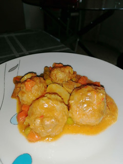 Una foto de Albóndigas de cerdo en salsa