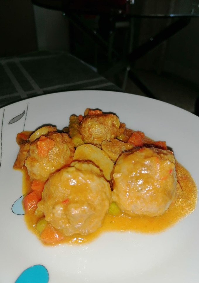 Una foto de Albóndigas de cerdo en salsa