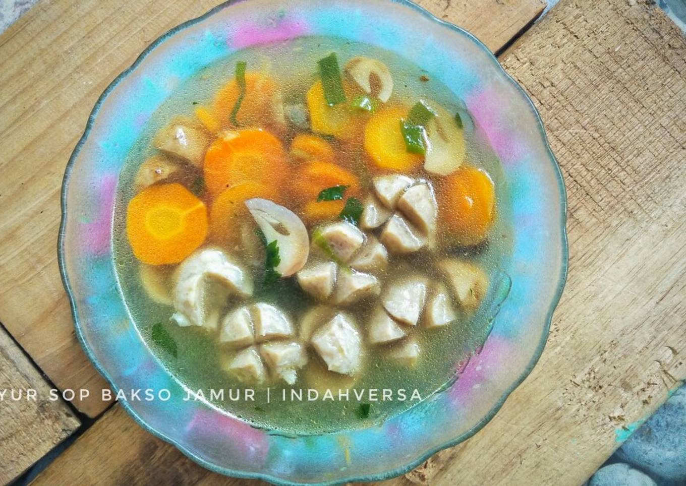 Bakso dengan sup jamur
