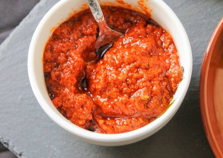 Homemade tomato pesto