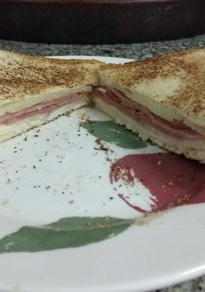Una foto de 🥪 Sándwich de bacon y queso