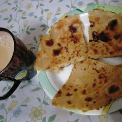 A picture of Aaloo ka paratha with chai.