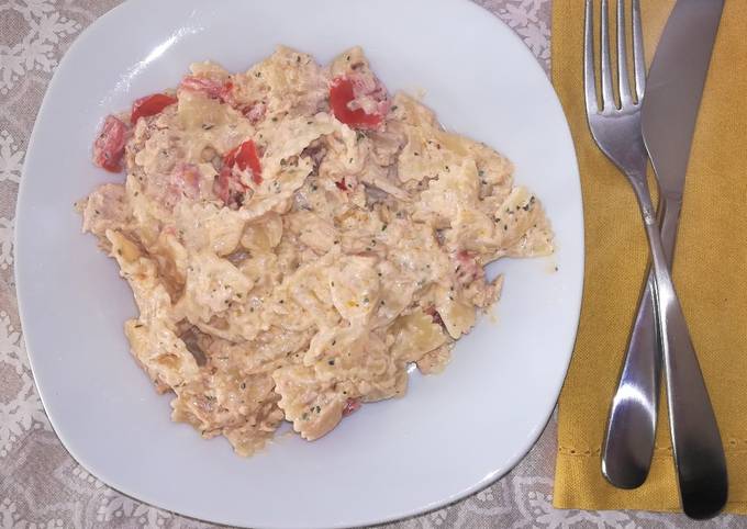 Ricetta Farfalle tonno vodka e pomodorini di Castio - Cookpad