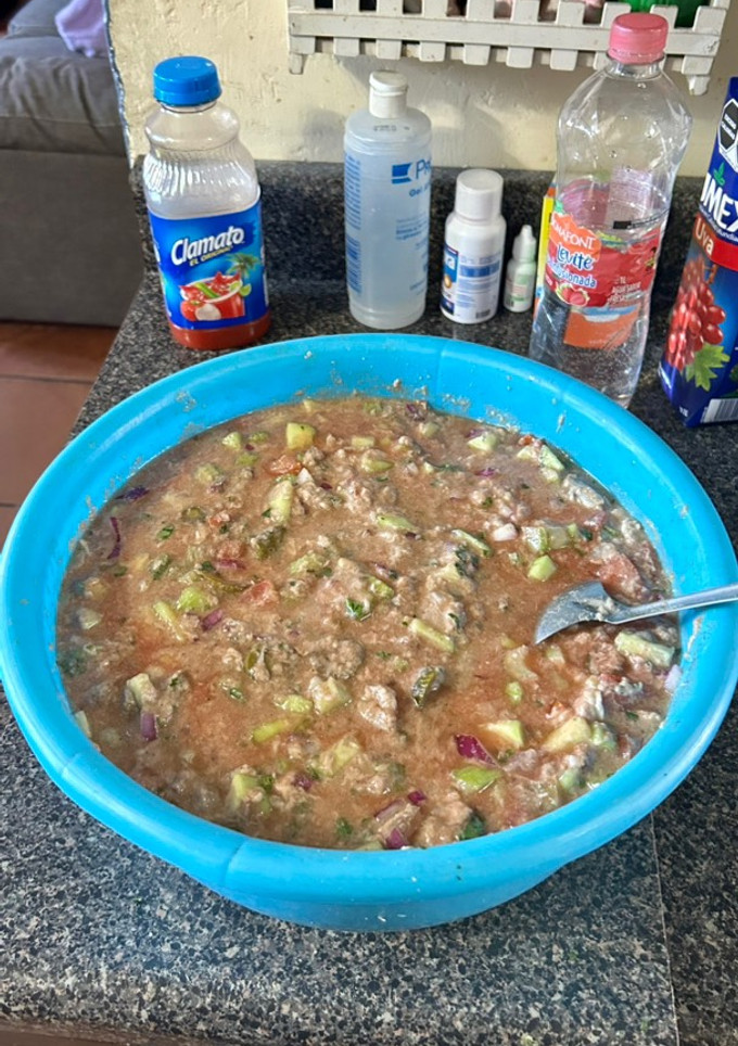 Una foto de Ceviche de pescado y camarón