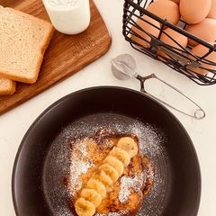 A picture of French toast!! 🍞.