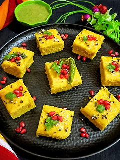 हैल्दी मूंगदाल ढोकला (healthy moong dal dhokla recipe in Hindi) रेसिपी मुख्य फोटो