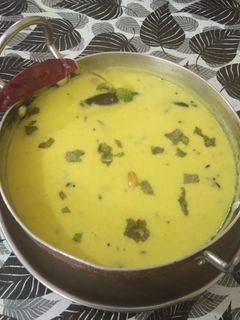 गुजराती कढ़ी (gujarati kadhi recipe in Hindi) रेसिपी मुख्य फोटो