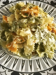 Una foto de Pasta con salsa de ricotta y albahaca