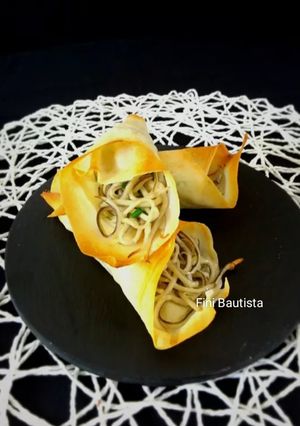 Una foto de Masa brick rellena de gulas
