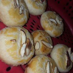 A picture of Naan khatai.