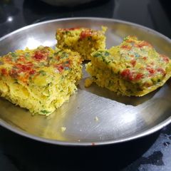 A picture of Methi dhokla.