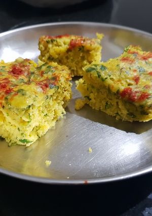 A picture of Methi dhokla.