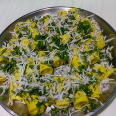 A picture of Khandvi.
