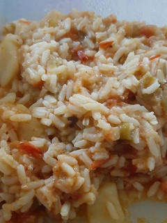 Una foto de Guiso de arroz con pollo