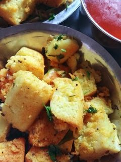 खमन ढोकला (khaman dhokla recipe in Hindi) रेसिपी मुख्य फोटो