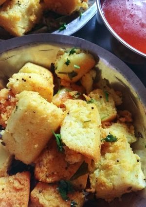 खमन ढोकला (khaman dhokla recipe in Hindi) रेसिपी मुख्य फोटो